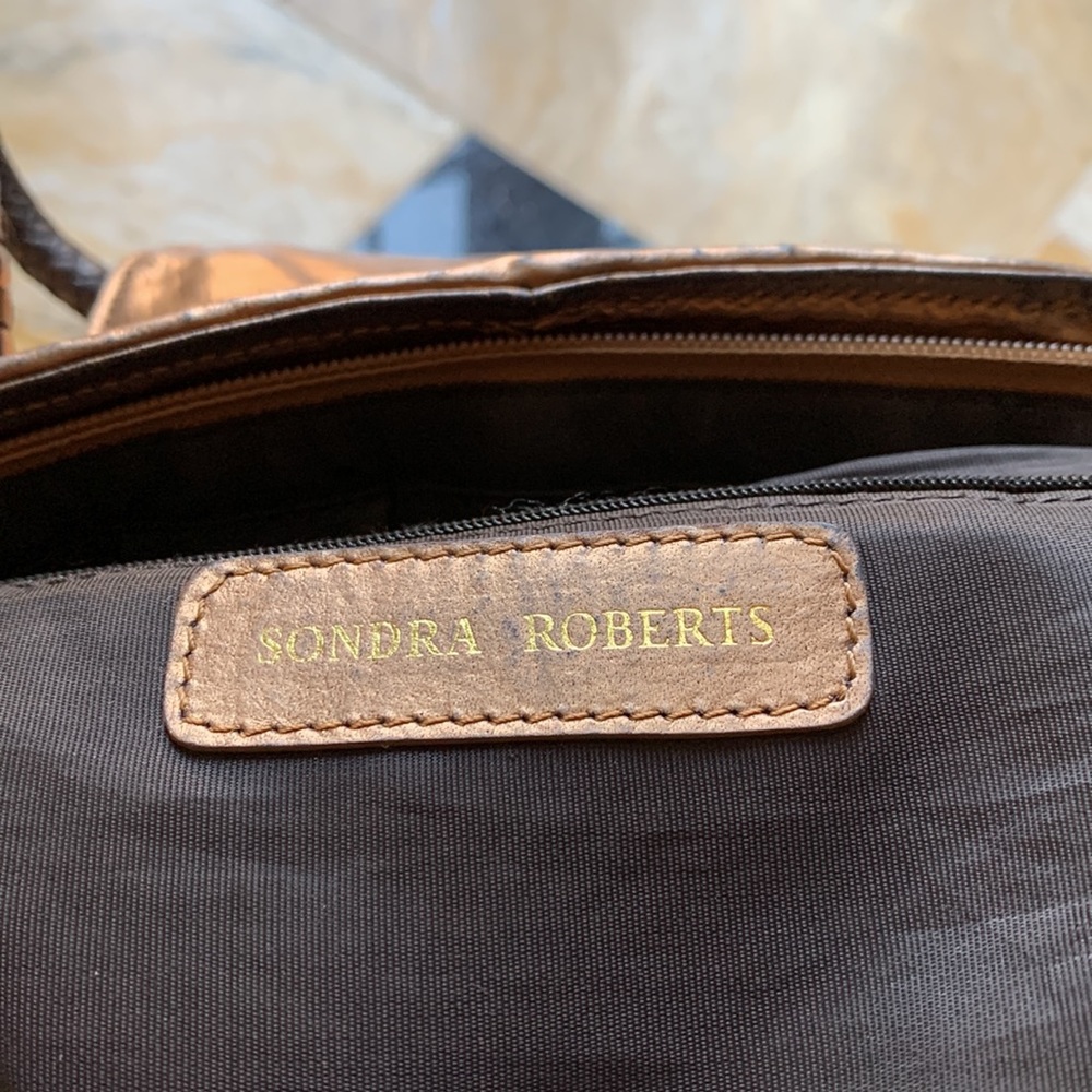 Sondra Robert’s woven leather w/ braided/textured accents/flap is a change purse - Picture 14 of 17